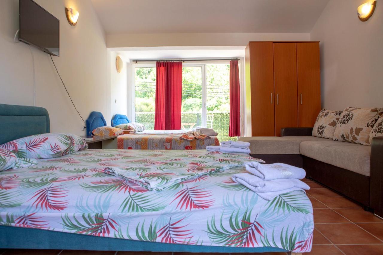 Family Apartments Vukcevic Canj Bagian luar foto