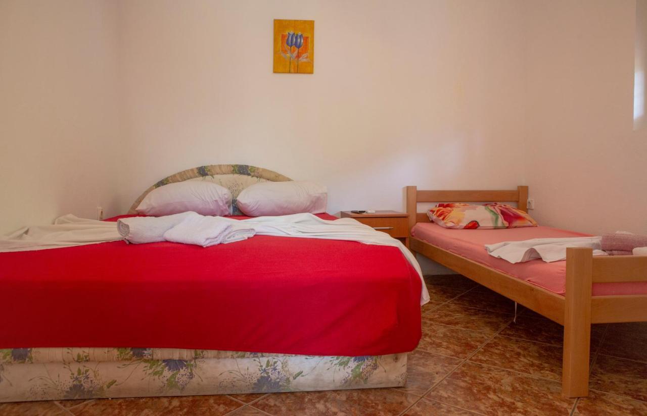 Family Apartments Vukcevic Canj Bagian luar foto