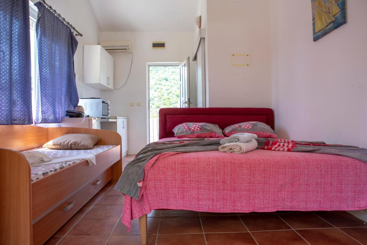 Family Apartments Vukcevic Canj Bagian luar foto