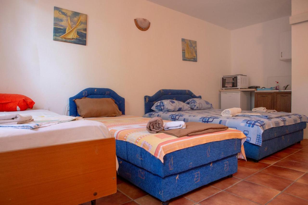 Family Apartments Vukcevic Canj Bagian luar foto